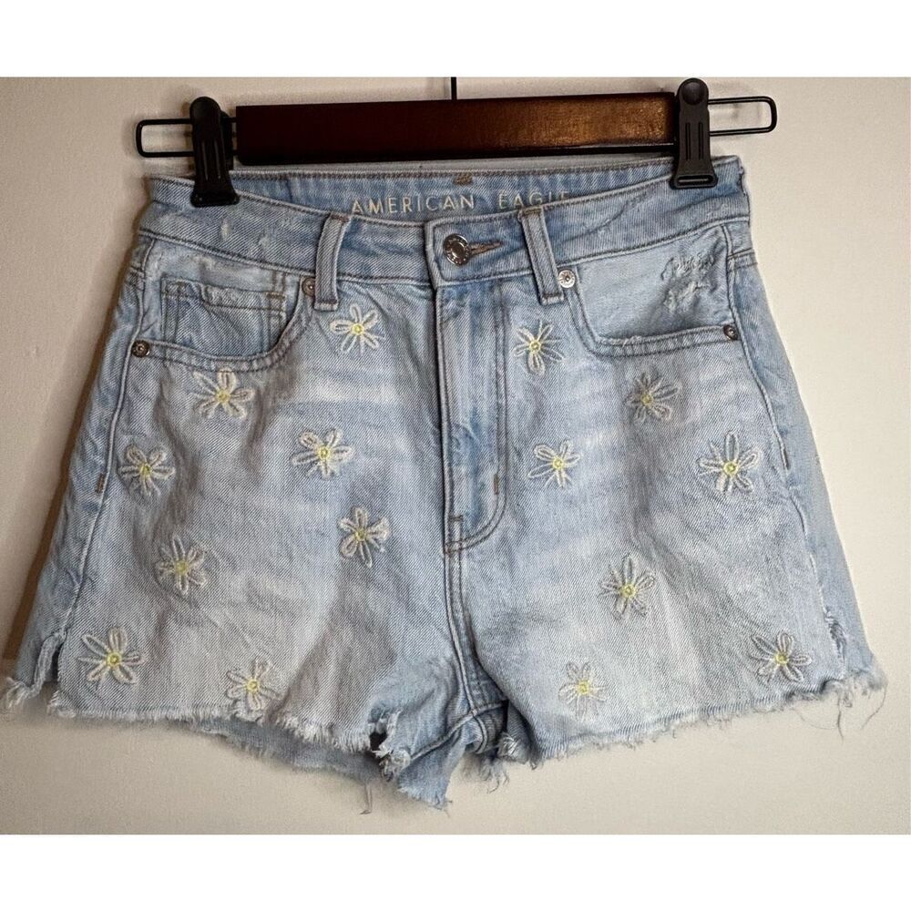 American Eagle EUC floral embroidered light wash mom shorts Size 00